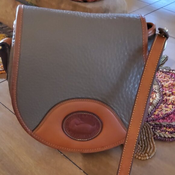 Vintage Dooney & Bourke Crossbody in Tan Pebble Leather - Picture 1 of 11